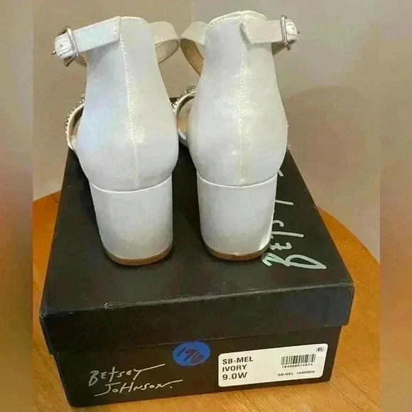 New in Box! Betsey Johnson Women's Mel Block Heel Evening Sandals Size 9 - Picture 7 of 9